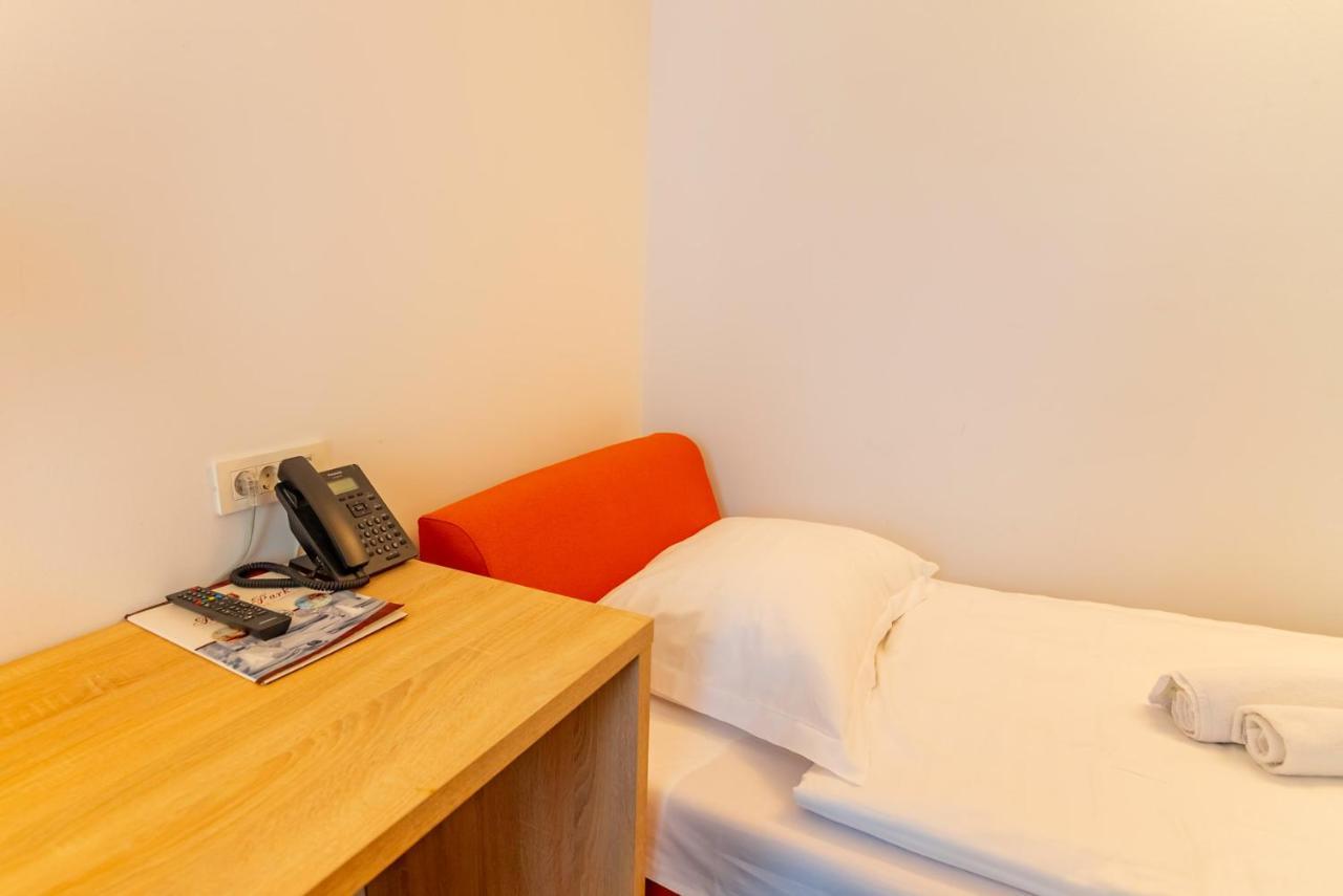 Hotel Park Superior 3* Cakovec Exterior photo